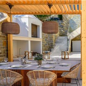 4 Bedroom Villa with Pool, Sumartin, sleeps 8